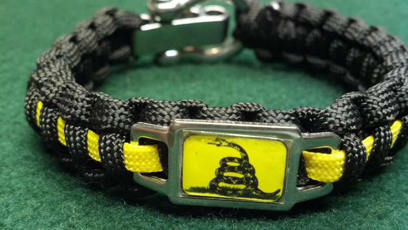 2nd Second Amendment Black and Proud Red Yellow Green 2A AR-15 Paracord Survival Bracelet Bracelet Keychain Lanyard and Sets